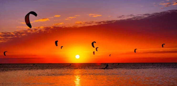 Kite surfers on Blouberg Beach 